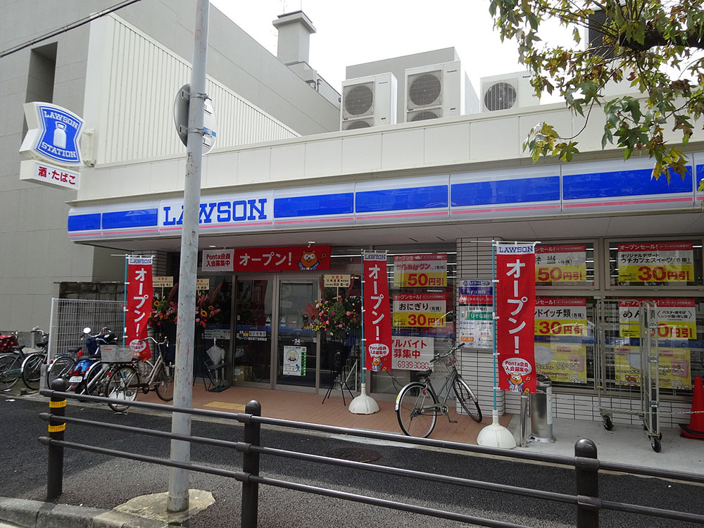 ローソン（蒲⽣４丁⽬駅前店）の店舗外観