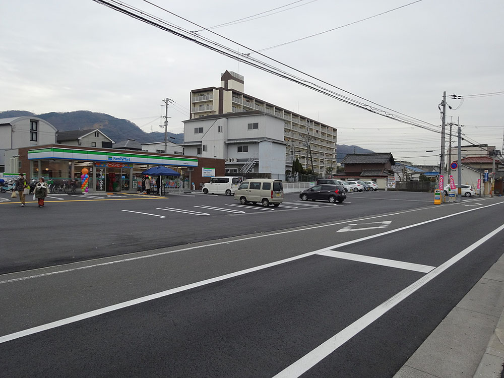 ファミリーマート （四条畷中野店）の店舗外観