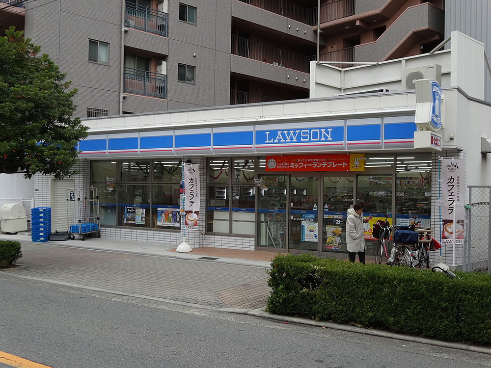 ローソン（南堀江４丁⽬店）の店舗外観